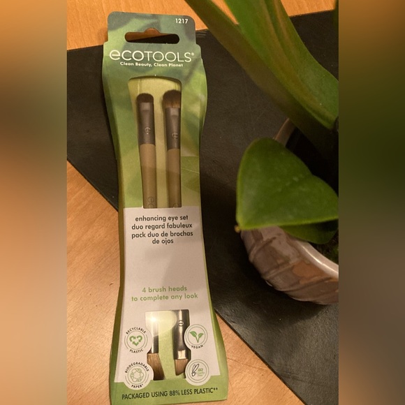 EcoTools Eye Enhancing Duo Makeup Brush Set - Picture 5 of 12